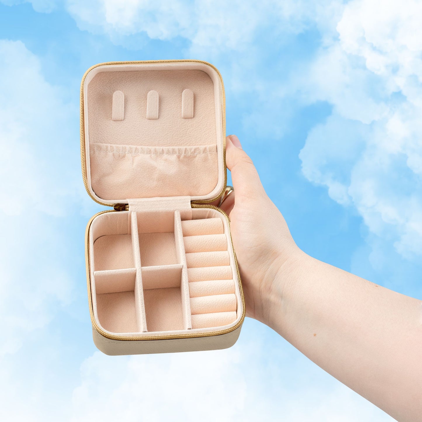 'If Found, Return to the Louvre' Jewelry Travel Case
